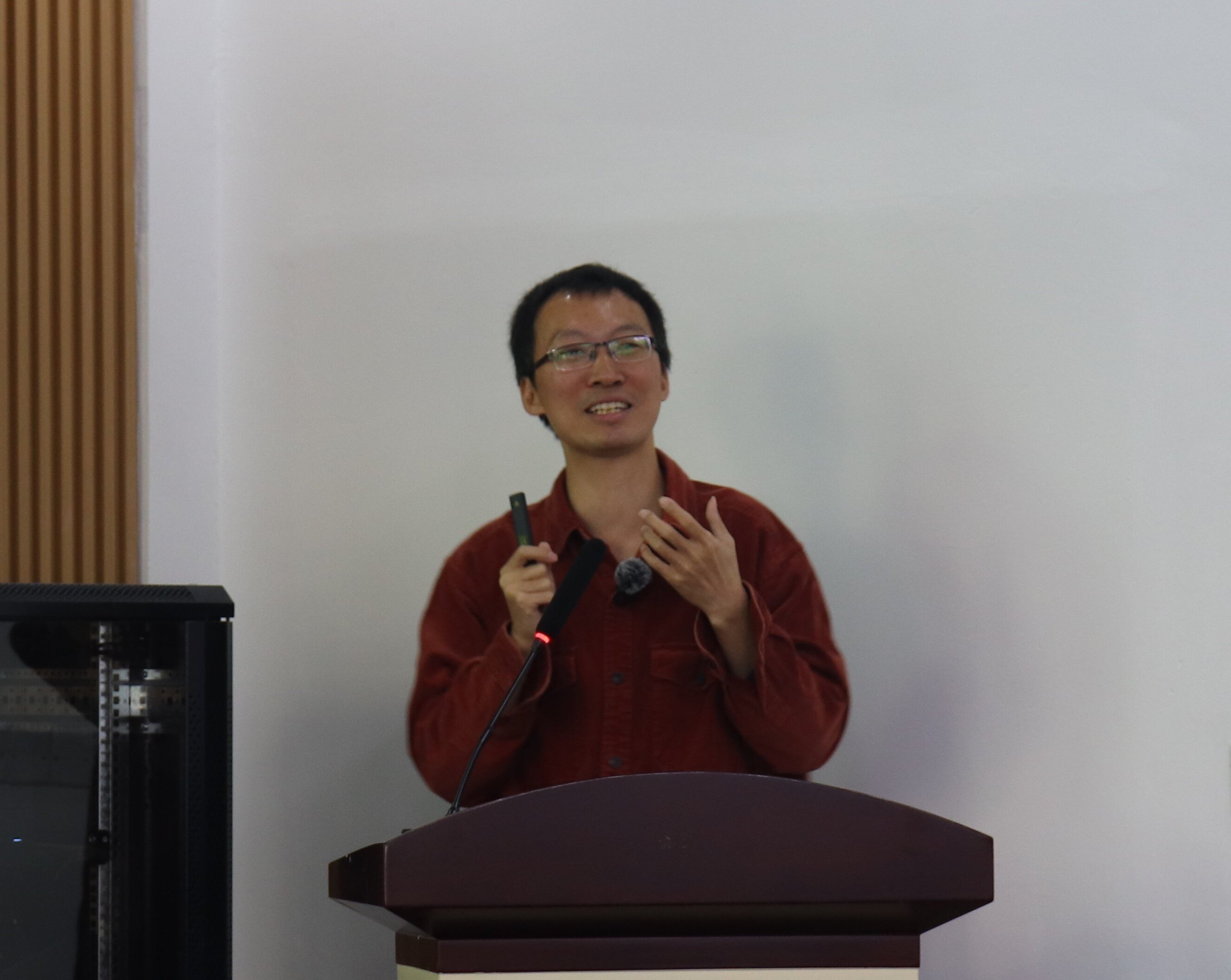 【高岭讲坛】暨南大学赖俊祚教授来校讲学，探讨网络技术前沿研究与学科发展